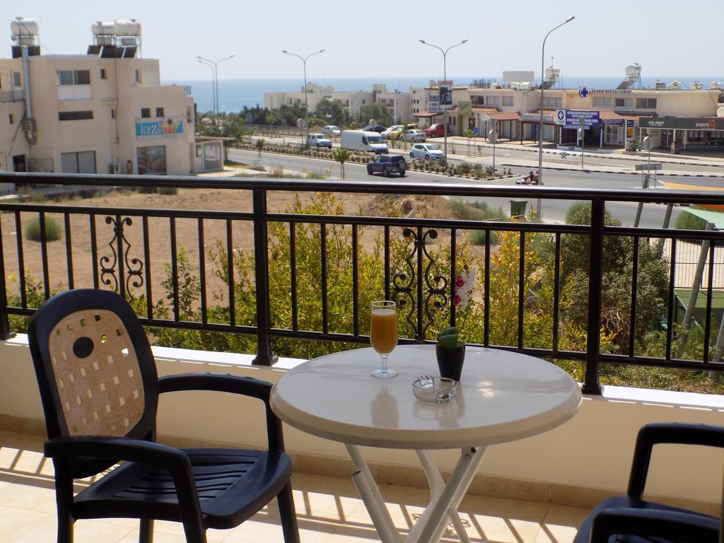 Kyriakos Court Hotel Paphos Bagian luar foto